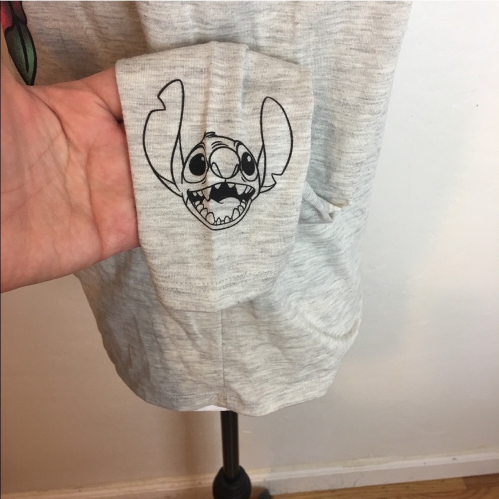 NWT Disney Ohana Means Family Top Size S - Picture 2 of 8